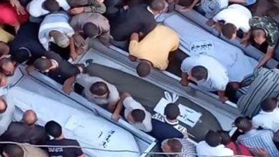 (صور وفيديو) تشييع ضحايا حادث الطريق الأوسطى في جنازة مهيبة