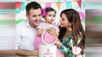 صور جديدة تجمع مهيرة عبدالعزيز وزوجها خالد عز