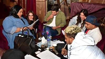 شاهد .. شيماء سيف وأوس أوس فى كواليس مسرحية 