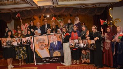 (صور) عرض ازياء عماني ومصري يزين الاحتفال بيوم المرأة العمانية في القاهرة