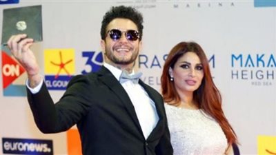صورة جديدة لـ أحمد الفيشاوي مع زوجته في الجونة السينمائي