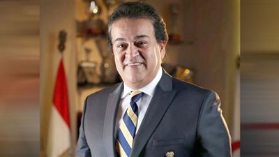 وزير التعليم العالي يهنئ الفائزين بجوائز التميز الحكومي في المجتمع الأكاديمي