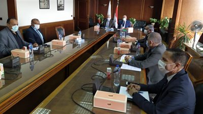 عبدالعاطي وراشد يبحثان موقف مشروعات الري و ملف التعديات في الجيزة