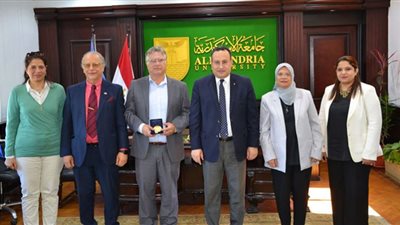 رئيس جامعة الإسكندرية يستقبل منسق مكتب العلاقات الدولية بجامعة بوردو الفرنسية لبحث سبل التعـاون