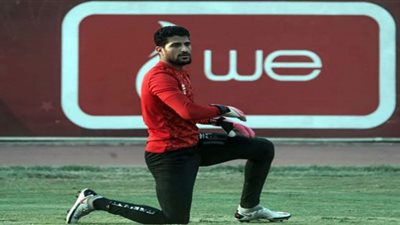 تدريبات متنوعة لحراس مرمى الأهلي خلال المران المسائي