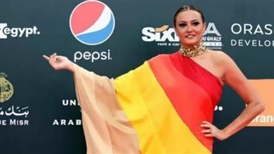 بعد إصابتها .. فستان بشرى حديث رواد السوشيال ميديا