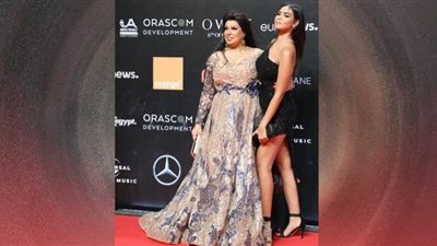 فيفي عبده برفقة حفيدتها في حفل ختام الجونة السينمائي