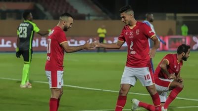 الأهلي يتقدم على الحرس الوطني بثنائية في الشوط الأول