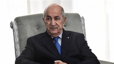 رئيس الجزائر يُكرم عددًا من الصحفيين الفائزين بجائزة 