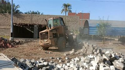 محافظ أسيوط: إزالة 16 حالة تعدي على أراضي زراعية وأملاك دولة بمركز ابوتيج خلال يوم واحد