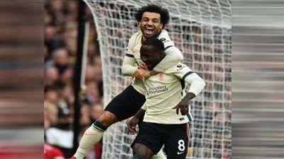 شاهد.. محمد صلاح يحتفل مع كيتا بعد صناعته للهدف الأول أمام يونايتد