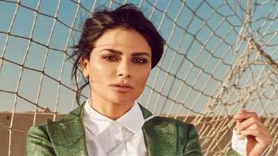 صبا مبارك تتنازل عن الفساتين وتتألق بالكروب توب في أحدث ظهور (صور)