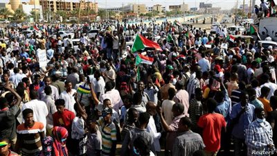 السودان يعلق تزويد محطات الوقود بالمشتقات النفطية