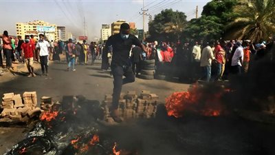 اشتباكات أمام مقر الجيش السوداني