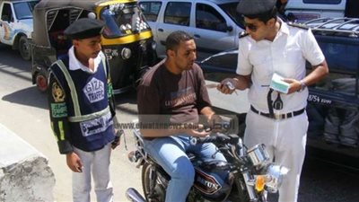 لعدم ارتداء الخوذة.. ضبط ما يقرب من ثلاثة آلاف دراجة نارية في يوم