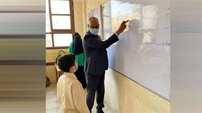 وكيل تعليم الفيوم يتابع مدرسة الشهيد تامر رمضان للإطمئنان على سير الدراسة