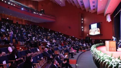 صور| وزير التعليم العالي يشهد حفل تنصيب الرئيس الجديد للجامعة الأمريكية