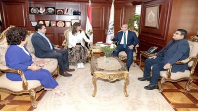 محافظ بني سويف يستقبل وزيرة الهجرة وشئون المصريين