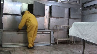 تشريح جثمان شاب غرق في نهر النيل بحلوان