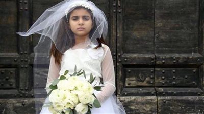 الفتاة بـ 50 ألف جنيه.. إحالة سيدة تتزعم شبكة تزويج قاصرات للجنايات