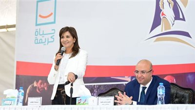 نبيلة مكرم تمد يدها للشباب المصري وتؤكد: ولادنا غاليين علينا اوي