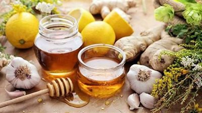 احذر.. تناول الثوم والعسل والزنجبيل يهدد صحتك في هذه الحالة