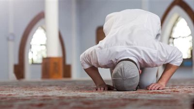 حكم من زاد ركعة في الصلاة