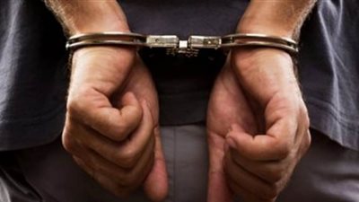 تفاصيل ضبط صاحب محل يصور الفتيات أثناء قياس الملابس من فتحة سرية بالعمرانية