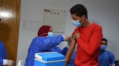 صور| تطعيم 91 ألفًا و147 طالبًا وعاملًا بجامعة حلوان