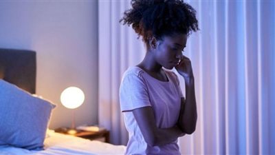 منها الحلويات.. أطعمة تمنع النوم ليلًا