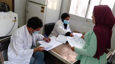 توقيع الكشف الطبي بالمجان على 1308 مواطن بمركز ساقلته بسوهاج