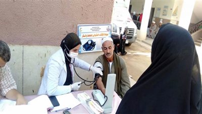 الكشف على 1308 مواطنين بقافلة صحة سوهاج الطبية بقرية عرب بني واصل بساقلتة