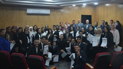 ميناء القاهرة الجوى تحتفل بانتهاء البرنامج التدريبى لطلبة الجامعات