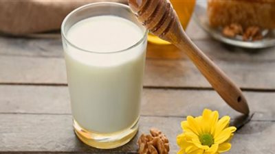خبيرة تغذية تبدد الخرافات بشأن الحليب والعسل
