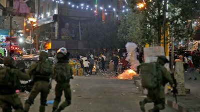 مُستوطنون إسرائيليون يقتحمون باحات المسجد الأقصى
