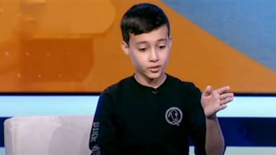 للحد من الحوادث| طفل مصري يخترع جهاز مزلقان قطار بدون تدخل بشري (شاهد)