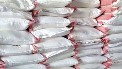 ضبط ٣٠ طن دقيق وأرز مجهول المصدر قبل تهريبه وبيعه بالسوق السوداء بالشرقية