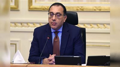مدبولي يتفقد الجناح المصري المشارك في معرض 