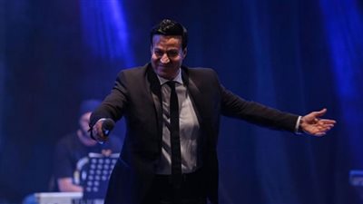 صور.. حلمي عبدالباقي يشعل الساقية بباقة من أجمل أغانيه