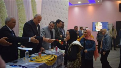 سكرتير عام البحر الأحمر يشهد حفل تكريم الطلاب الأوائل