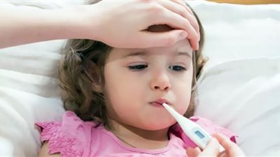 لماذا تزيد خطورة الحمى لدى الأطفال؟