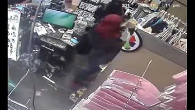 لمنع التجسس.. كيف تكشف كاميرات المراقبة المخفية داخل بروفة الملابس؟