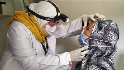 الكشف الطبي وتقديم العلاج لـ 1900 مواطن في قافلتين لصحة بني سويف