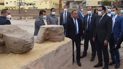 رئيس الوزراء يتفقد منطقة أعمال الحفائر والاكتشافات الأثرية بطريق الكباش