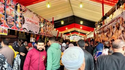 محافظ الشرقية يغلق أحد المنافذ بمعرض 