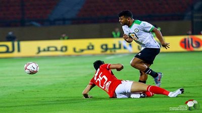 التعادل السلبي يسيطر على الشوط الأول بين الأهلي والبنك