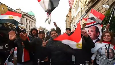 (فيديو) الجالية المصرية ببريطانيا تستقبل السيسي بهتافات تحيا مصر