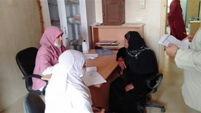 الكشف على 1384 مواطن بقافلة سوهاج الطبية بقرية الرياينة الحاجر بساقلتة