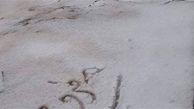 كأنها أوروبا.. الثلوج تكسو صحراء مرسى مطروح في مشهد نادر (فيديو)
