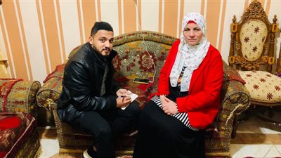 «رحلة من الكفاح والعمل» .. قصة الأم المثالية لعام 2022 فى سطور